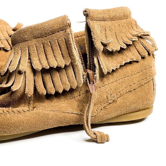 🍋 Minnetonka • Girls’ Double Fringe Side Zip Moccasin Bootie Size 4 - Picture 7 of 9